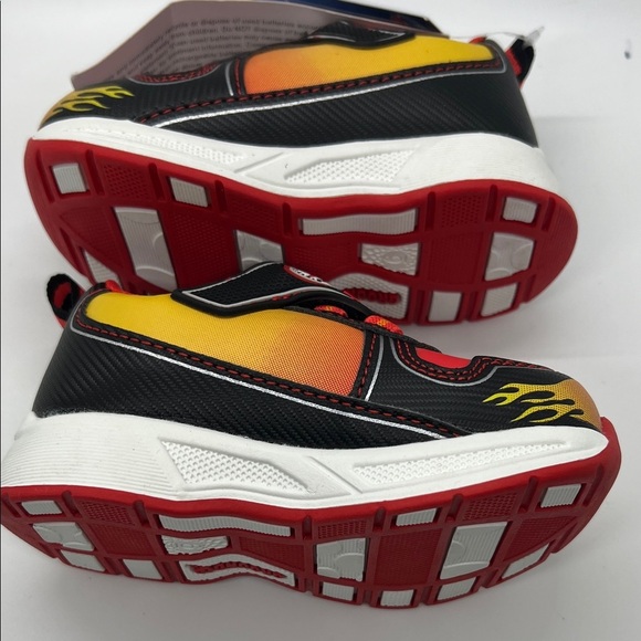 🔥 Hot Wheels Toddler Sneakers – Size 6 – Black/Red/Yellow with Flames 🔥 - Picture 8 of 9